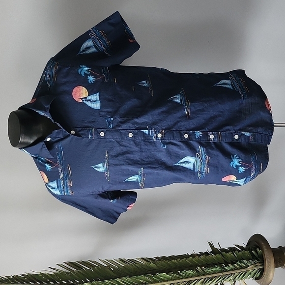 American Eagle Navy blue sailboat button-down shirt Size: MT - Picture 1 of 10
